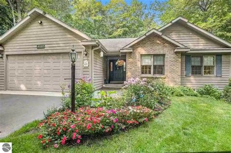 3948 Sherwood Forest Dr E was last sold on Apr 16, 2021 for 227,000 (9 higher than the asking price of 208,900). . Realtor com traverse city